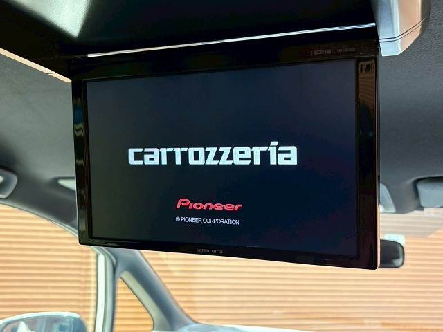 フリップダウンモニター装備で後部座席の方も快適なドライブをお楽しみいただけます！