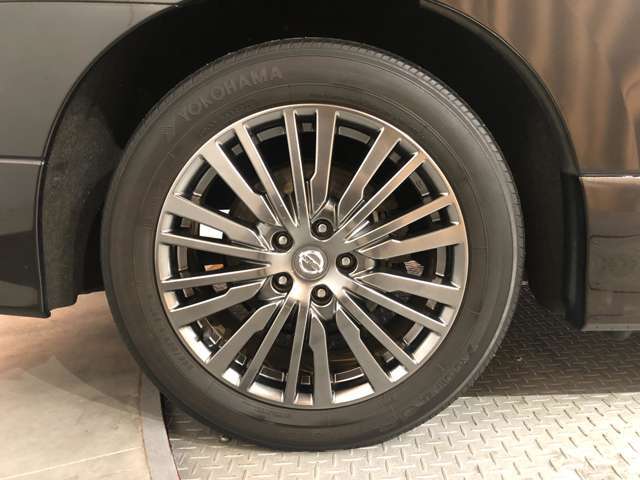 タイヤサイズは225/55R18です☆