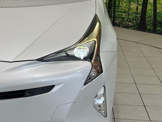 【LEDヘッドライト】悪天候や夜間走行時も良好な視界を確保し安心して運転できる高輝度LEDヘッドライトを装備！点灯速度が早く、消費電力も抑えられています。