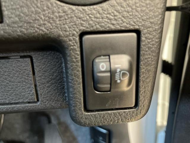 WECARSの展示場では実際に見て、触ってお車をお選びいただけます！知識の豊富な営業スタッフが様々なカーライフをご提案いたします！