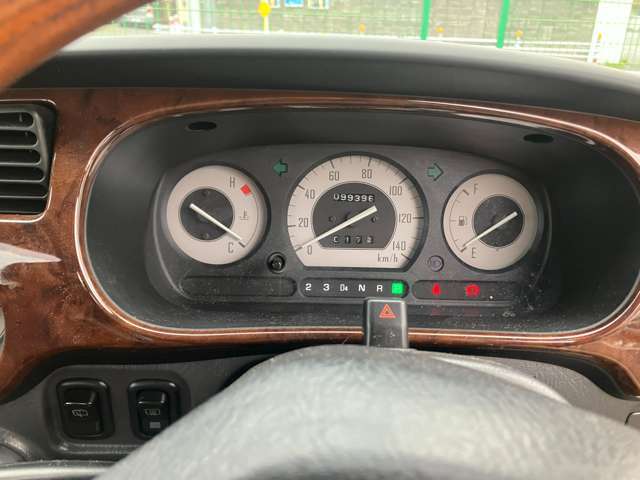ウッドのオシャレなメーター周り