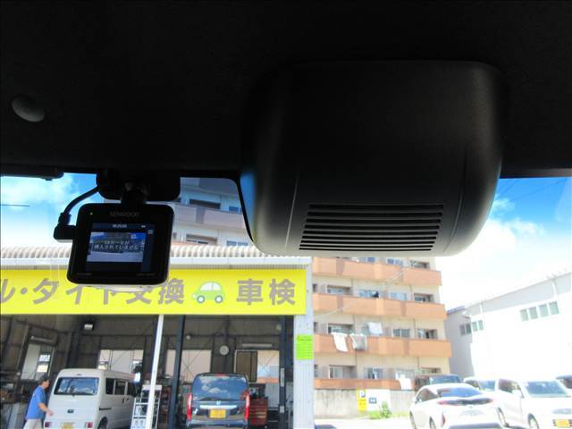 ヒヤッとした時も安心の追突被害軽減ブレーキ＆ドライブレコーダー装備しております(^^♪