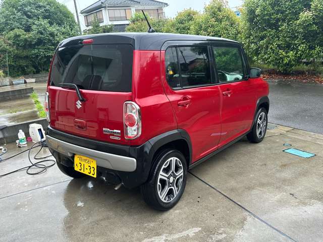納車前に内装・外装を綺麗に磨きます。