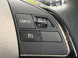 【クルーズコントロール】高速道路もラクラク走行。アクセルを離しても一定速度で走行ができ、長距離運転時の負担を軽減！加速・減速も簡単なスイッチ操作で調整できます。