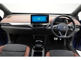 室内は茶色の差し色が特徴的です。デザインはVWらしくシンプル、スイッチ類が少ないです。