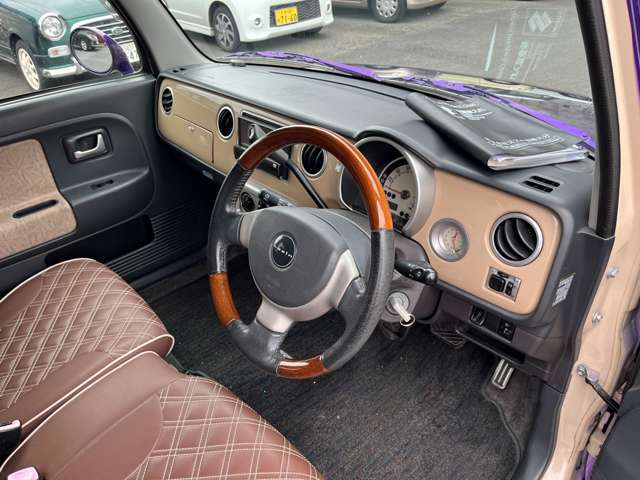 綺麗なインパネ廻りです。細部まで汚れ等を落としますので、仕上がりはきっと満足していただけます。オシャレな室内