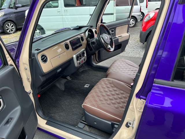 ゆったり乗車できます。室内広々で長距離運転も疲れを軽減。