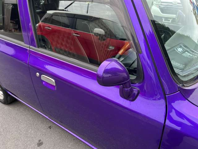 丸型ドアミラーでオシャレ感あります。