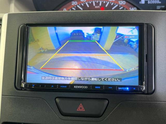 【バックカメラ】駐車時に後方がリアルタイム映像で確認できます。大型商業施設や立体駐車場での駐車時や、夜間のバック時に大活躍！運転スキルに関わらず、今や必須となった装備のひとつです！