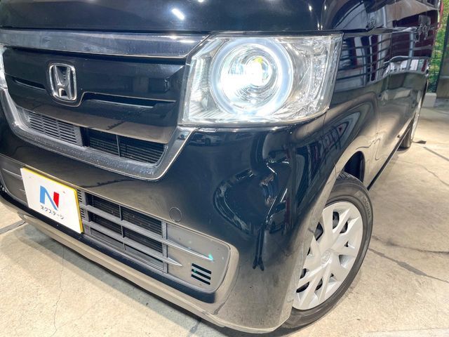 【LEDヘッドライト】悪天候や夜間走行時も良好な視界を確保し安心して運転できる高輝度LEDヘッドライトを装備！点灯速度が早く、消費電力も抑えられています。