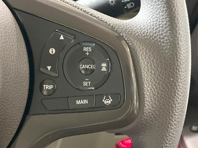 【アダプティブクルーズコントロール】高速道路での長距離走行が楽に！！自動で速度を保つクルーズコントロールが、衝突軽減システムと連携し、前方の車両を感知して車間を保つように速度調節してくれます！！
