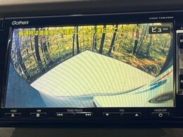 【バックカメラ】駐車時に後方がリアルタイム映像で確認できます。大型商業施設や立体駐車場での駐車時や、夜間のバック時に大活躍！運転スキルに関わらず、今や必須となった装備のひとつです！