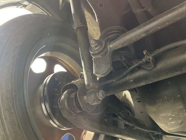 お車を安心してお乗りいただく為には、足回りの定期点検が欠かせません。サービスサポート（有償保証）では無料点検もご提供しており、安心のカーライフをお過ごしいただけるサポート体制が整っています。