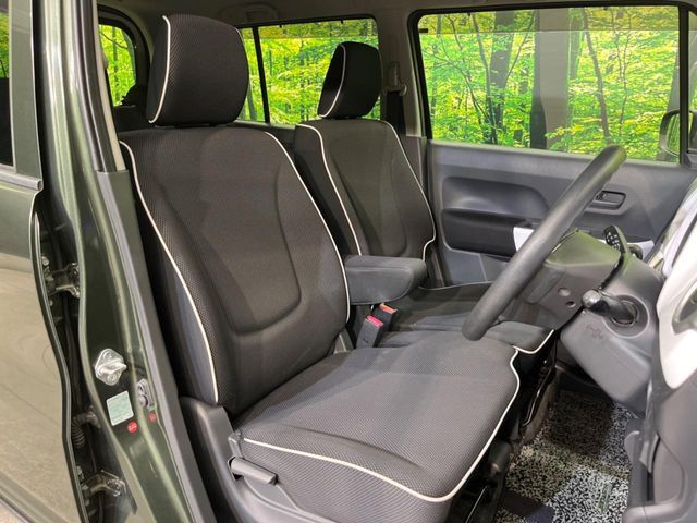 運転席シート廻りは使用感も少なく、良好な状態となっています。丁寧に使われていたことがよくわかりますね。