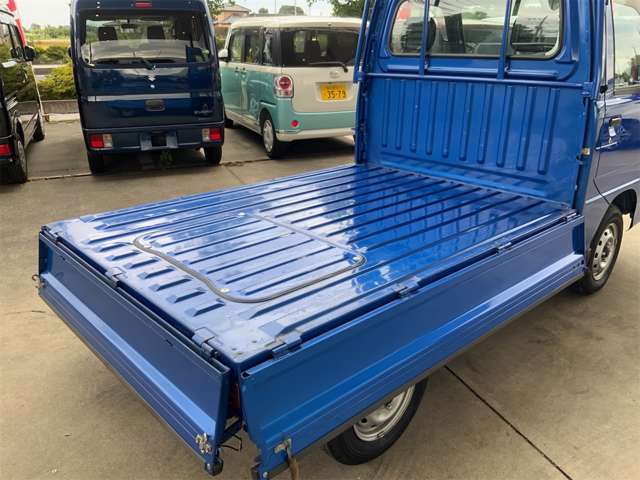 当店では仕入れた車両を全車商品管理センターにて室内クリーニングや外装の磨き施工等、徹底した商品車仕上げを行っております。良質な車両だからこそ、掲載写真の加工は一切行っておりません！！！
