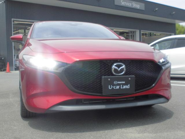 【アダプティブ・LED・ヘッドライト（ALH）】装備です。夜間走行時に先行車や対向車の状況を自動で判断し、ヘッドランプの照射範囲や明るさを自動的に変化させ、安全運転に必要な視認性を確保します。