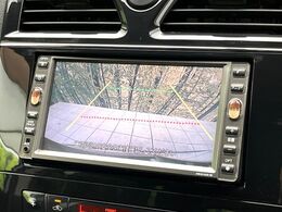【バックカメラ】駐車時に後方がリアルタイム映像で確認できます。大型商業施設や立体駐車場での駐車時や、夜間のバック時に大活躍！運転スキルに関わらず、今や必須となった装備のひとつです！