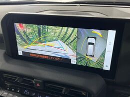 【パノラミックビューモニター】専用のカメラにより、上から見下ろしたような視点で360度クルマの周囲を確認することができます☆死角部分も確認しやすく、狭い場所での切り返しや駐車もスムーズに行えます。
