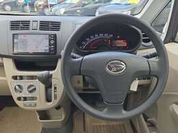 【パワーステアリング】基本装備の1つでハンドルを軽い力で操作可能☆特に低速時や駐車時にハンドルが軽くなり、運転の負担が軽減されます。