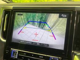 【バックカメラ】駐車時に後方がリアルタイム映像で確認できます。大型商業施設や立体駐車場での駐車時や、夜間のバック時に大活躍！運転スキルに関わらず、今や必須となった装備のひとつです！