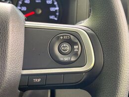 【クルーズコントロール】高速道路もラクラク走行。アクセルを離しても一定速度で走行ができ、長距離運転時の負担を軽減！加速・減速も簡単なスイッチ操作で調整できます。