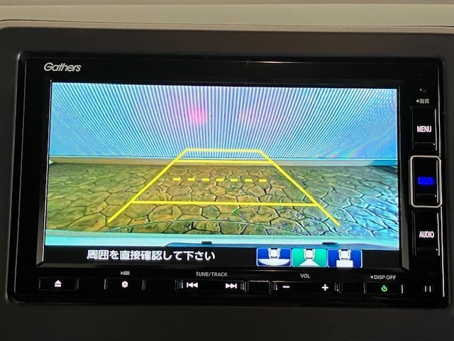 【バックカメラ】リバースにするだけで映ります、後方の安全確認や、狭い駐車場での車庫入れ、雨の日や夜間など視界の悪い時に便利です！安全にバックする為には欠かせない装備です。