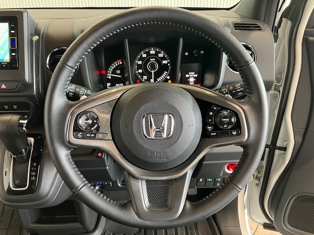 【Honda SENSING】衝突被害軽減ブレーキ〈CMBS〉、ACC〈アダプティブ・クルーズ・コントロール〉、LKAS〈車線維持支援システム〉、誤発進抑制機能、等で安全運転のサポートをします！