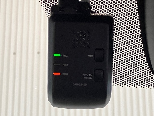 純正ドライブレコーダーを装着しています♪高画質、高機能で、毎日の運転に安心をプラスします！しっかり、録画できるマストアイテムです♪