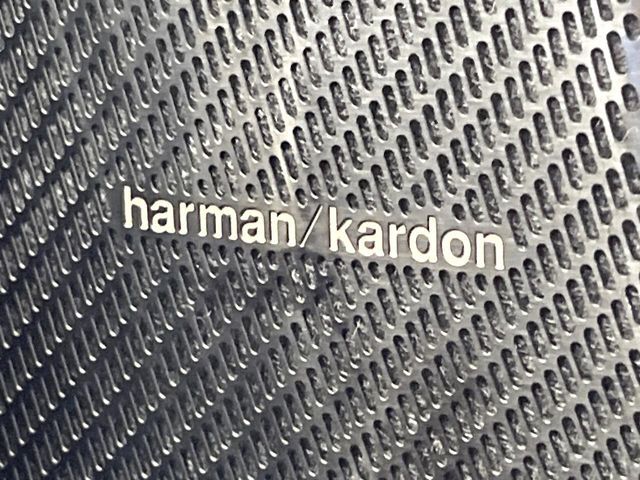 ●harman/kardonサウンドシステム：オーディオ専門メーカーが手掛けるプレミアムスピーカーを装備。多数のスピーカーから、音の粒立ちまで分かる高品質な音楽をお楽しみいただけます。