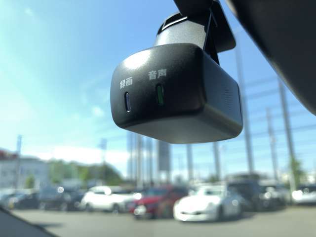 もし事故を起こしてしまったら・・運転中の映像と音を記録するドライブレコーダーです！万が一の備えに☆ドライブの思い出にも☆