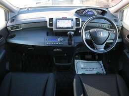 すっきりとしたフリードスパイクらしいデザインのダッシュ回り！フロントビューの視認性もよく運転しやすいと思います★
