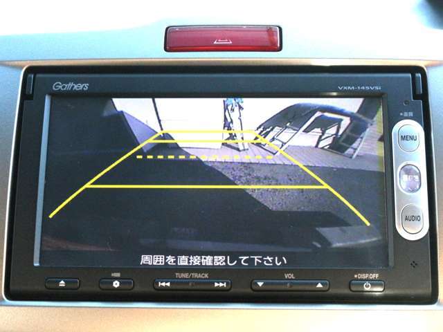 【地デジ視聴可能】純正メモリーナビ搭載ですので道に迷うことなく楽しくドライブ！Bluetoot接続も可能☆バックカメラも装備しており駐車もラクラクです★