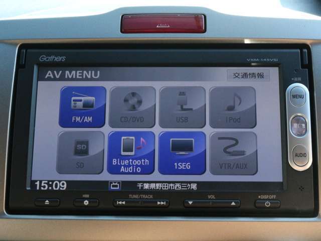 【地デジ視聴可能】純正メモリーナビ搭載ですので道に迷うことなく楽しくドライブ！Bluetoot接続も可能☆バックカメラも装備しており駐車もラクラクです★