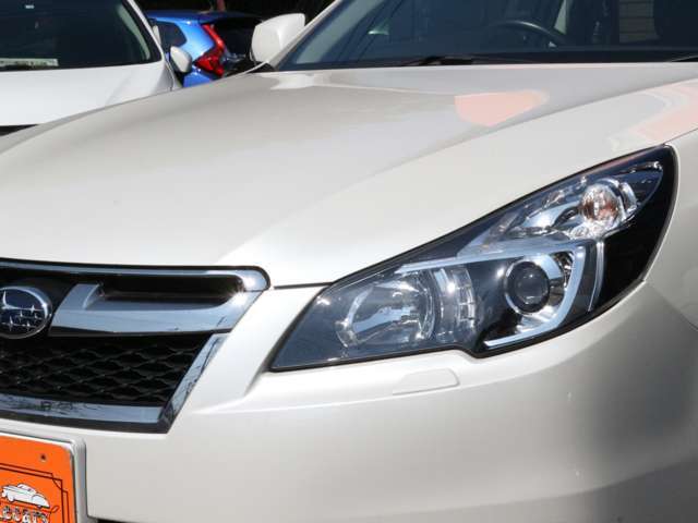 黄ばんでいてはカッコ悪いので全車ヘッドライトは磨いてあります！これだけで年式が新しく感じます！！