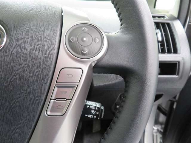 ステアリングスイッチ右側　メーター操作スイッチ、TRIPスイッチ、車間距離切替スイッチ、クルーズコントロールスイッチ。　ハンドルから手を離さなくても操作ができます！