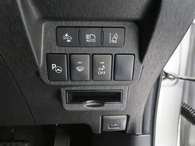 PCSスイッチ、オートマチックハイビームスイッチ、LDAスイッチ、IPAスイッチ、フロントワイパーデアイサースイッチ、車両接近通報一時停止スイッチ、ボンネット解除レバー。