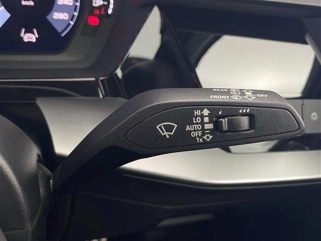 気になる車はすぐにお問い合わせください！画面右側の0066から始まる無料ダイヤルからお問い合わせ下さい！専門スタッフがお車のご質問にお答えいたします！