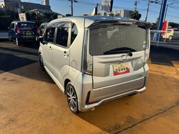 リヤドア・リヤクォーター・バックドアウィンドウにスモークドガラスを採用