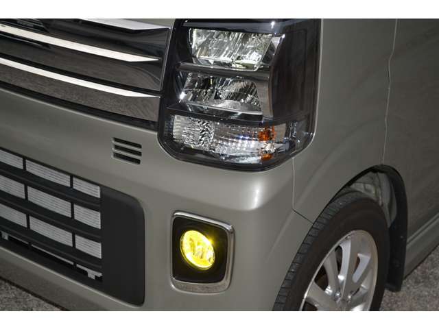 手元で簡単にフォグライトの色を変更できます（黄色）