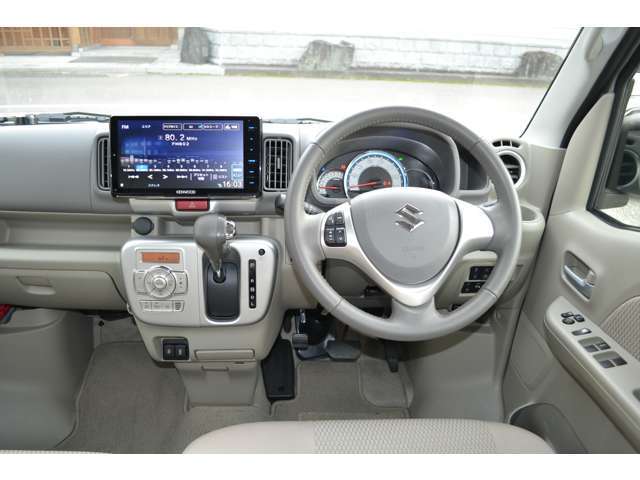 9インチのフローティングナビ装着です