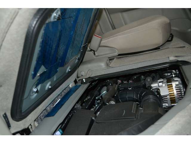 エンジンからの音もしっかり遮音処理しております。