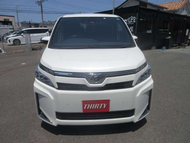 ■外装正面■　当店のこだわりは何と言っても4WDの中古車を多数揃えている事です。