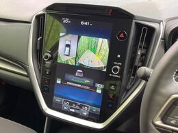 【マルチテレインモニター】車のフロントやサイドのカメラ画像を同時にモニター表示することで、悪路や狭い道を走行時でも周囲の状況確認ができ安心！本格SUVにうれしい装備です♪