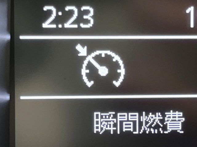 【クルーズコントロール】高速道路もラクラク走行。アクセルを離しても一定速度で走行ができ、長距離運転時の負担を軽減！加速・減速も簡単なスイッチ操作で調整できます。