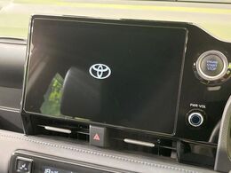 【10.5インチナビ】高級感とインパクトのある大画面ナビを装備。各種オーディオ操作はもちろん、スマホ連携もできる利便性の高いナビです♪