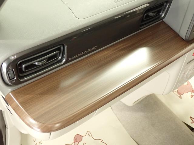 木目調のおしゃれなテーブル☆