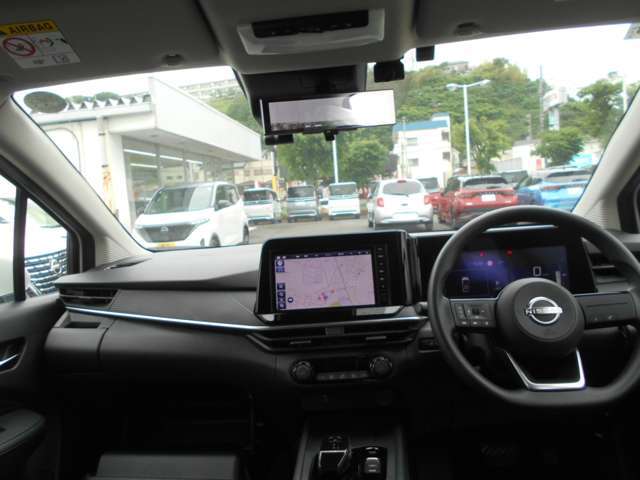 視界広々で運転しやすいインパネ