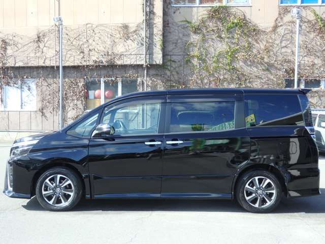 お車の車検・オイル交換・修理・鈑金塗装・ガラス修理・デントリペア・ボディコーティングなども幅広く対応しております。その際は無料で代車を貸し出し致します。車のことは何でもお任せください！