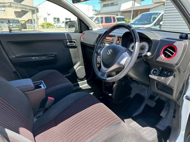 トータルにお客様のカーライフをサポートします！車両販売・整備・保険・買取など、お車に関わること全てにご対応させていただきます！