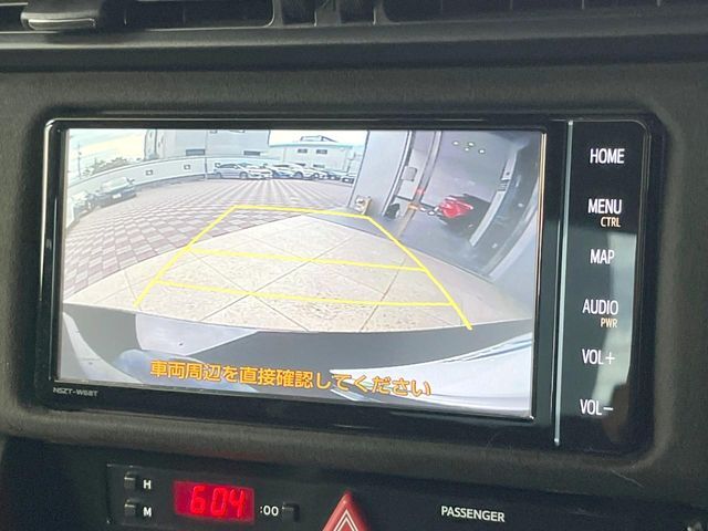 【バックカメラ】駐車時に後方がリアルタイム映像で確認できます。大型商業施設や立体駐車場での駐車時や、夜間のバック時に大活躍！運転スキルに関わらず、今や必須となった装備のひとつです！